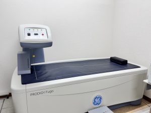 宮崎市西佐土原ふなもと整形外科　リハビリ、骨粗しょう症に対応したクリニックの骨密度測定器